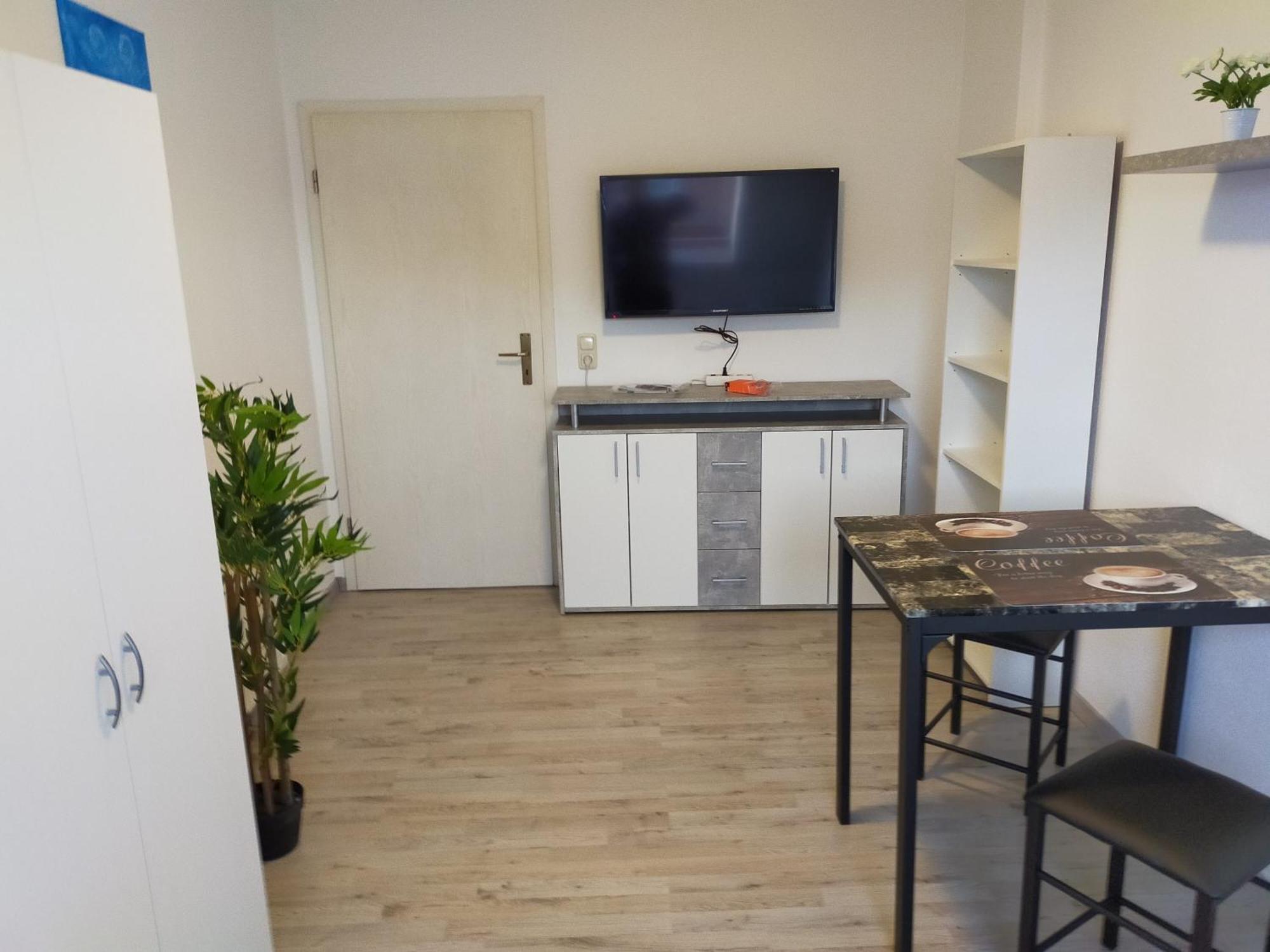 Flex Aparts - Grosse, Moeblierte Wohnung In Zwickau Mit 2 Zimmern Dış mekan fotoğraf
